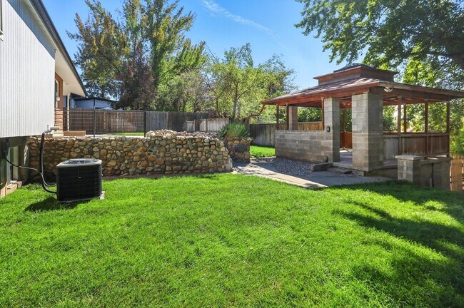 Building Photo - 8558 Harvard Park Dr