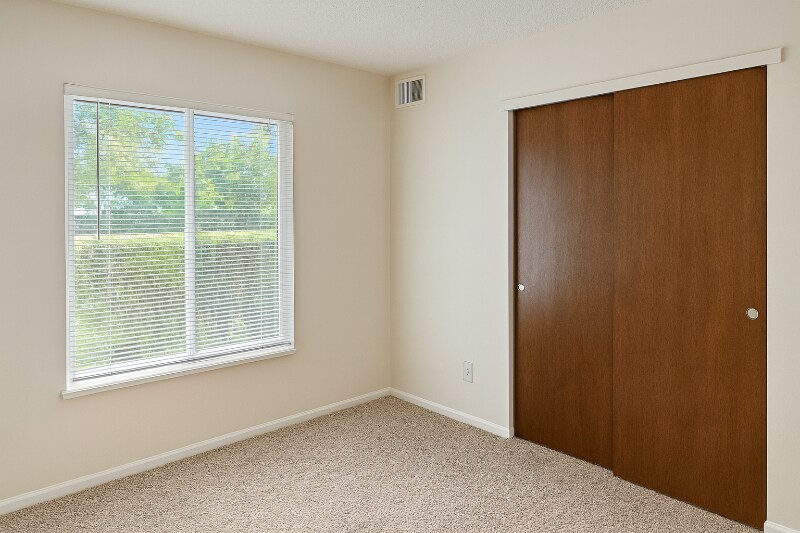 Building Photo - 648 Cumberland Dr