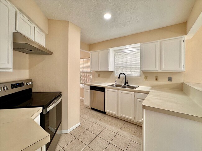 Building Photo - 6437 Chatham Island Ln