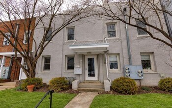 Building Photo - Conveniently Located 1 Bedroom Plus Den in Brookland