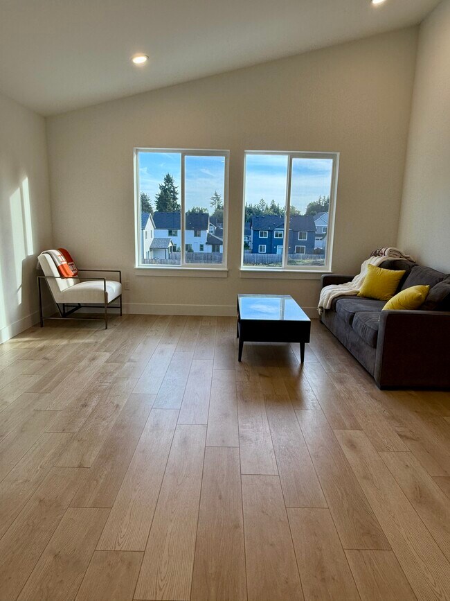 Building Photo - 4522 NE 59th Ave