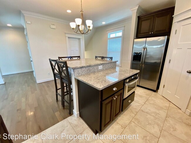 Building Photo - 3 br, 3.5 bath House - 4450 Lookout Road #B