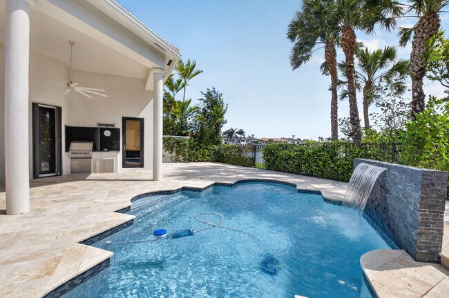 Building Photo - 17921 Villa Club Way