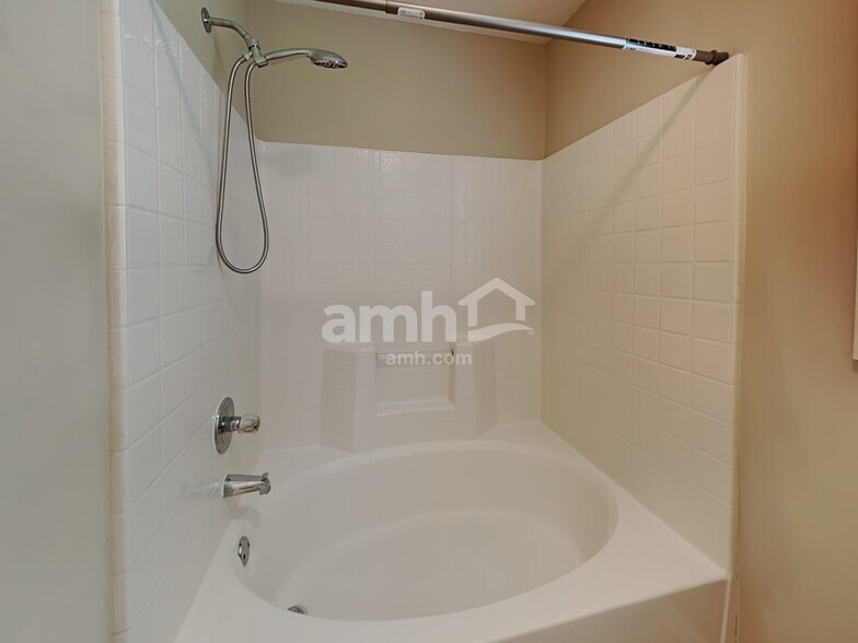 Building Photo - 5806 Manor Ridge Trl