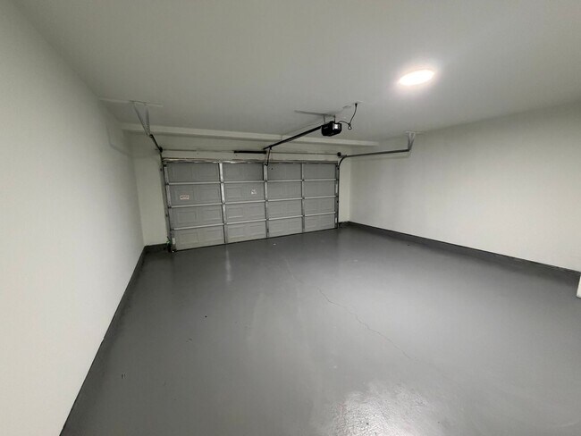Building Photo - 4 Bedrooms, 3 Bathrooms - Home in West Rome!