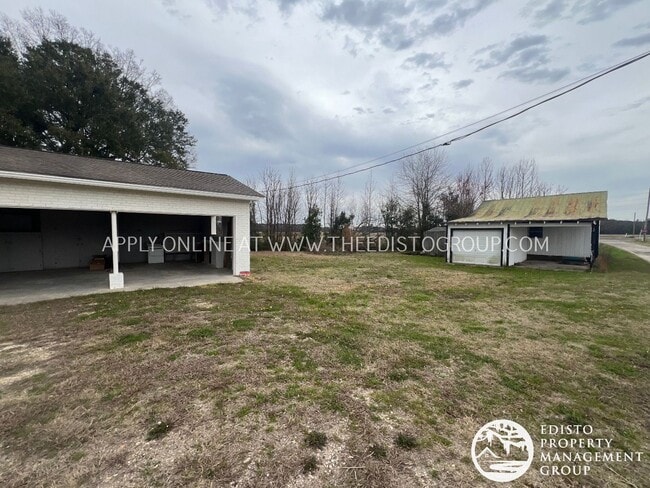 Building Photo - Spacious 2-Bedroom Country Home with Expan...