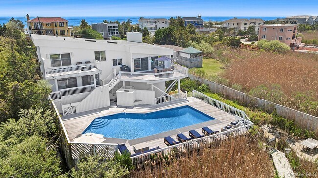 Building Photo - 588 Dune Rd