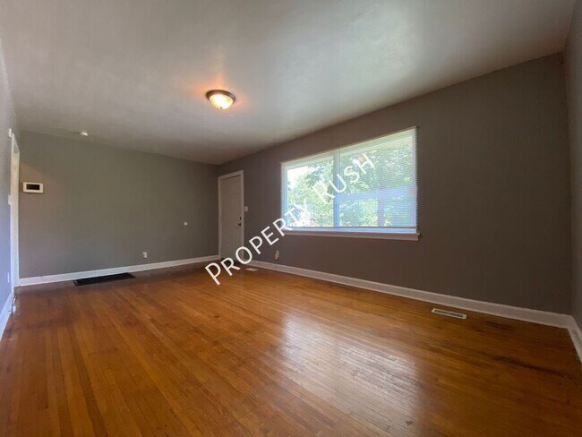 Building Photo - 1503 Pin Oak Dr