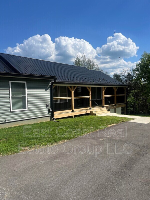 Building Photo - 18061 Crampton Ln