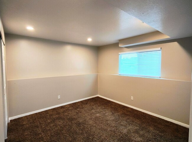 Building Photo - Great 4 Bd 3 Bath Home in Sandy