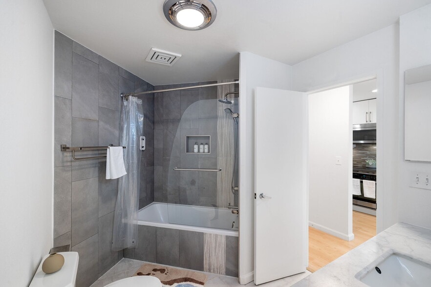 Building Photo - 1 Daniel Burnham Court