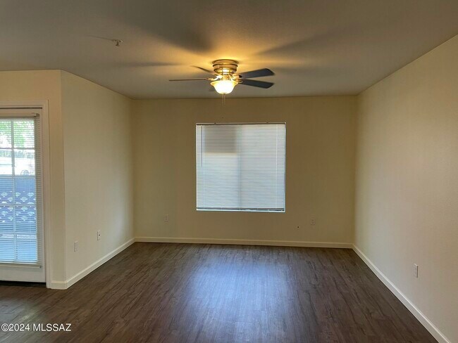 Building Photo - 5751 N Kolb Rd
