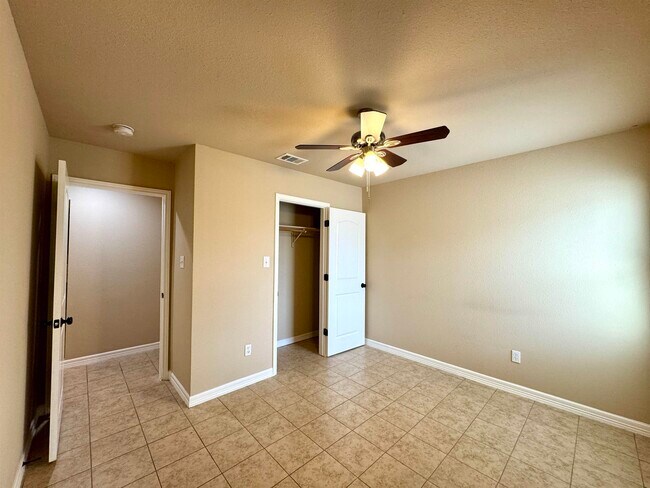 Building Photo - 203 Kennedy Dr