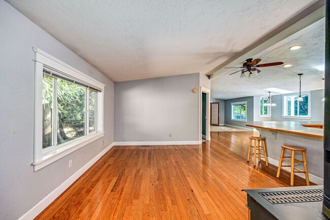 Building Photo - 4+ Bedroom Home - Surrounded by Nature, ne...