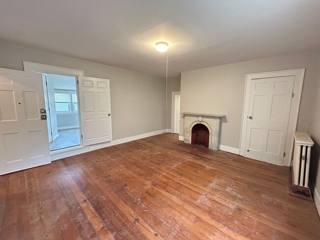 Building Photo - Walnut Street (246) - S