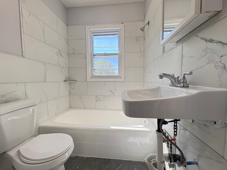 180 Lincoln Pl 2 - 178 Lincoln Pl