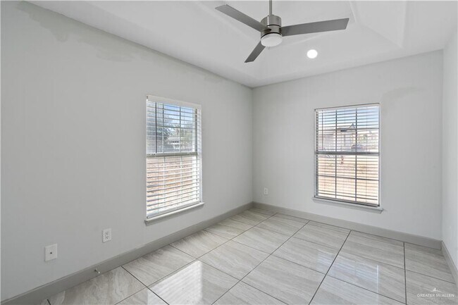 Building Photo - 13 Dana Dr