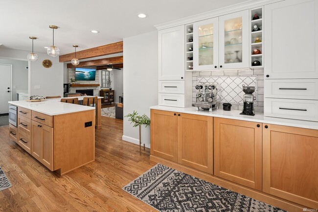 Building Photo - Gourgues Timberline house