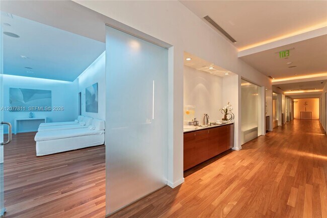 Building Photo - 1040 Biscayne Blvd