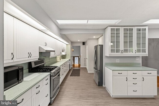 Building Photo - 8006 Woodhaven Ct