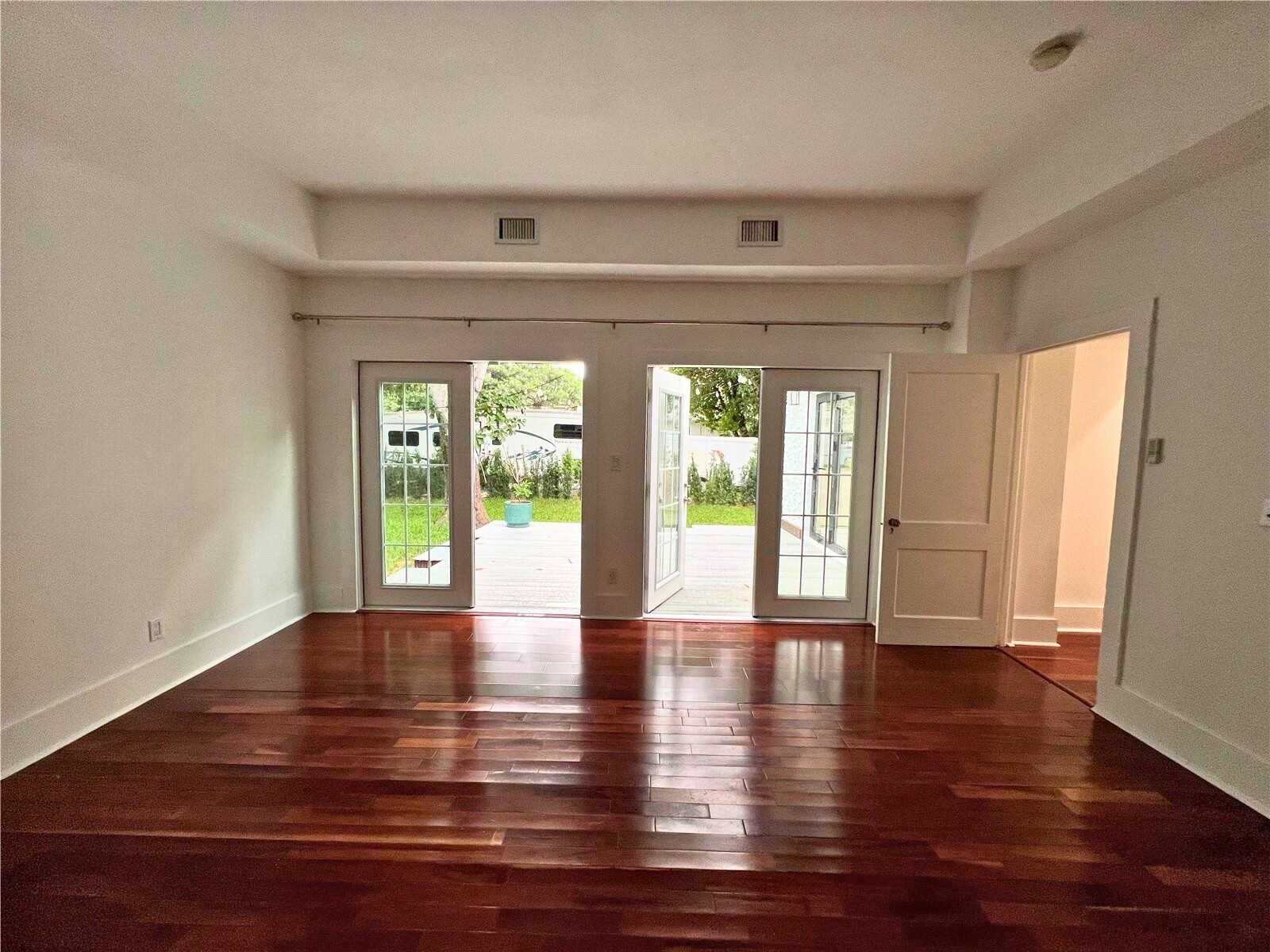 Building Photo - 130 SW 1st Ave