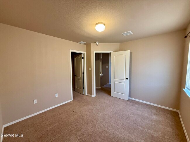 Building Photo - 14279 English Point Ave