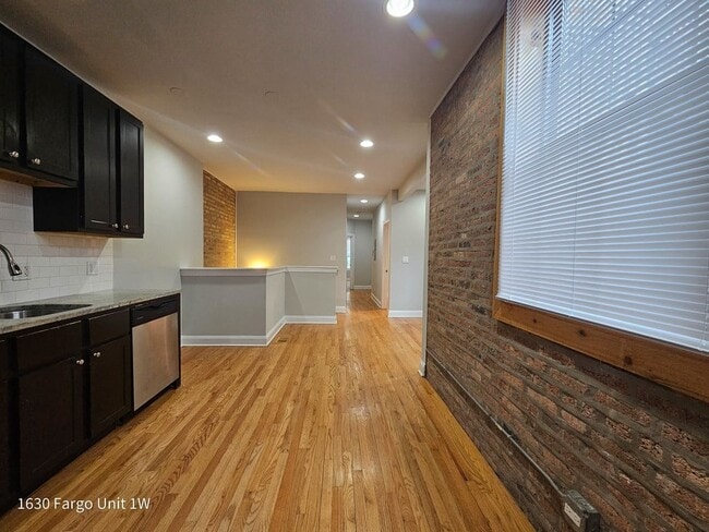 Building Photo - 1630 W Fargo Ave