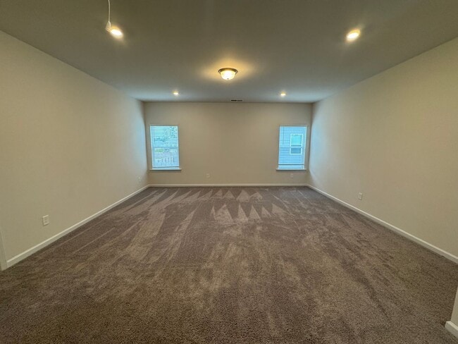 Building Photo - Newer 3/2.5 House in Armuchee- $2,200