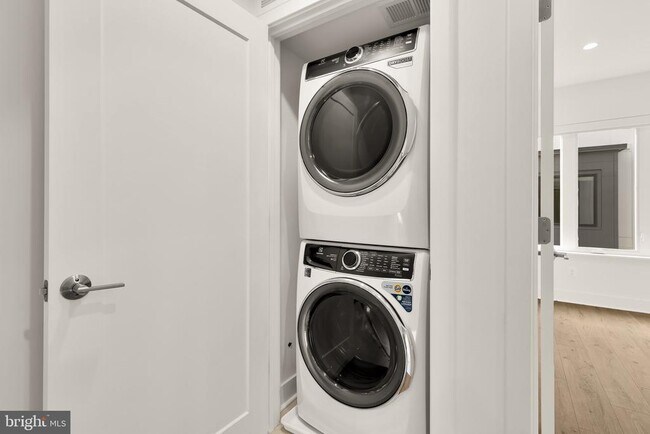 Building Photo - 2608 Olmsted Ct NW