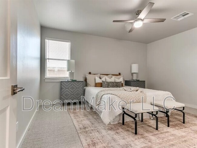 Building Photo - 2815 Clifton Ter
