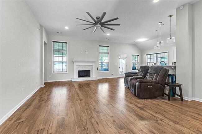 Building Photo - 816 Hedgefield Way