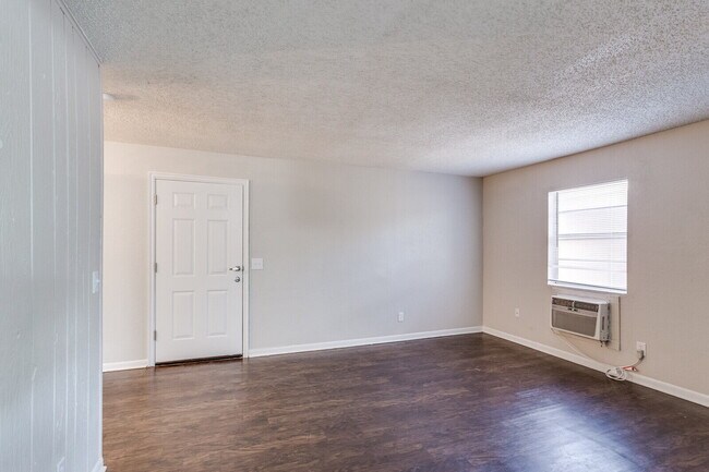 Building Photo - $699 - 2BR in Moore - Win a 55 inch TV! $99 Move in Special! $0 Deposit!
