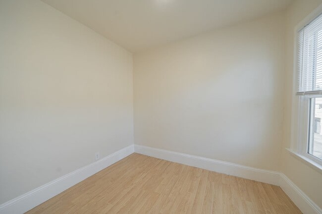 Building Photo - 4056 Piedmont Ave