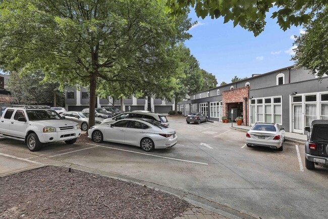 Building Photo - 675 Greenwood Ave NE