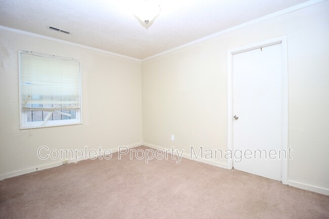 Building Photo - 1240 Rayfield Dr