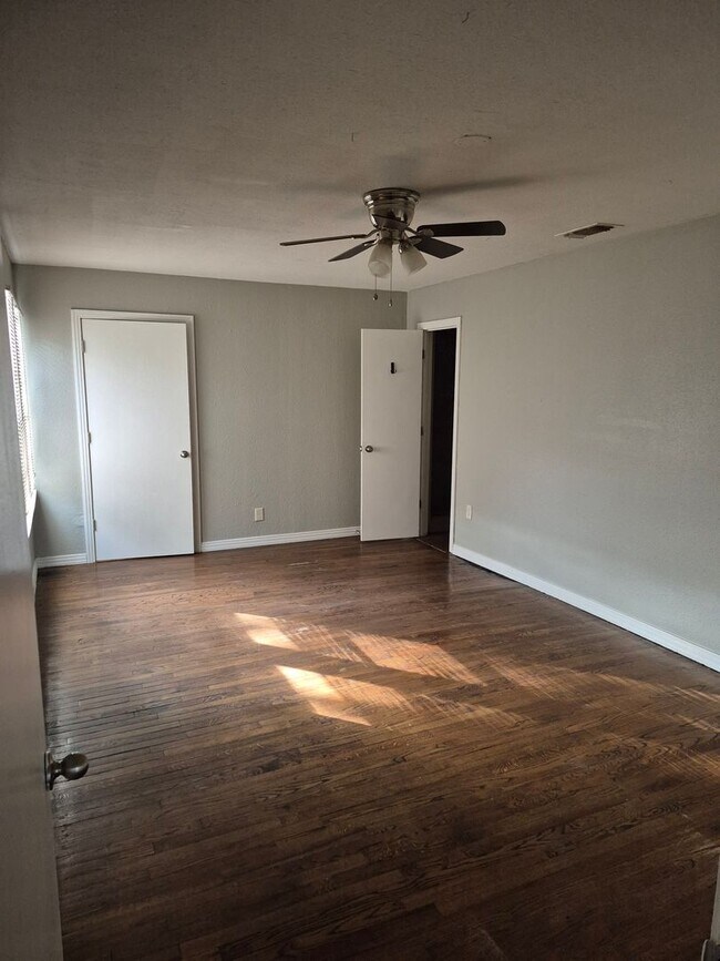 Building Photo - Charming 3-Bedroom, 2-Bath Home with Bonus...