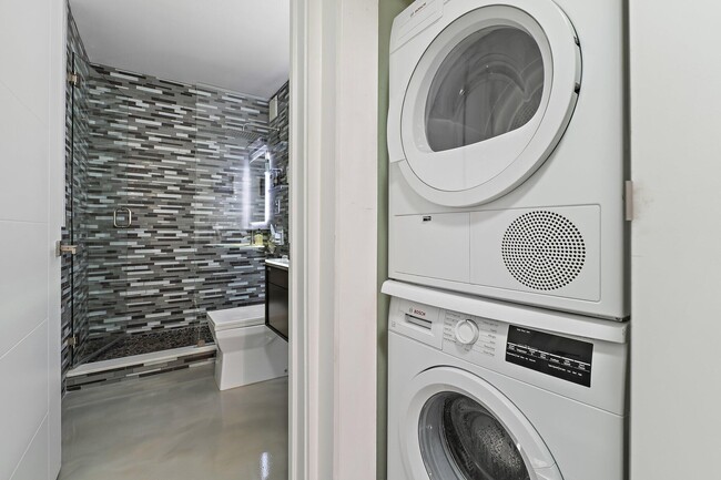 Building Photo - 100 Waterway Rd