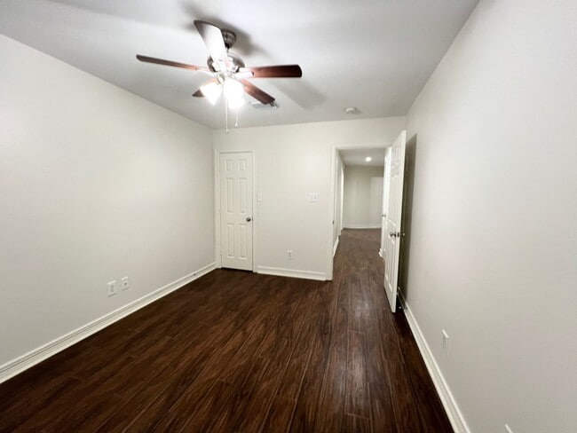 Building Photo - Stunning 4/3/2 Townhome in the Museum District !!!