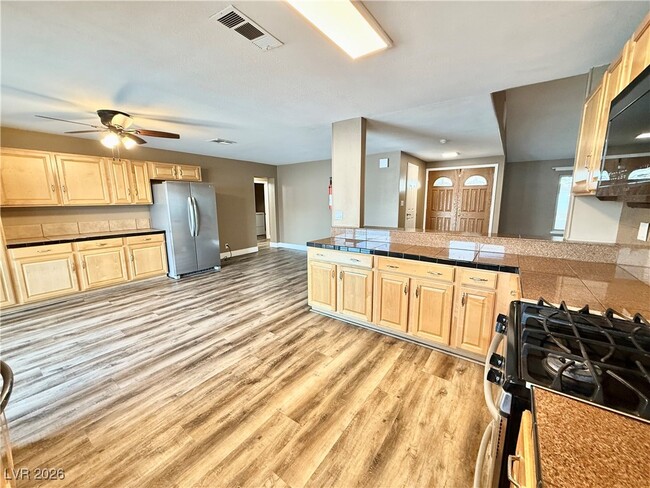 Building Photo - 6236 W Elmira Dr