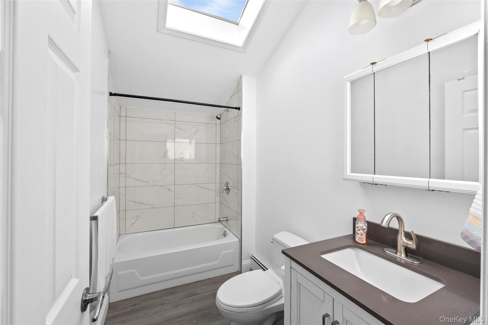 upstairs bathroom - 32 Whittier Dr