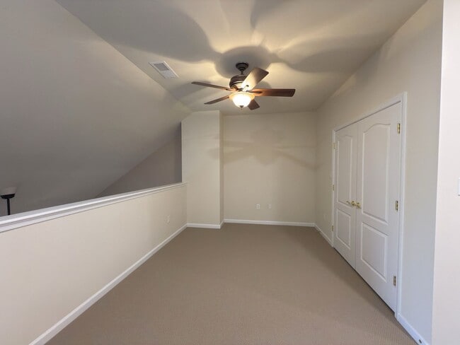 Building Photo - 3 Bedroom, 2.5 Bath, Loft, 2-Car Garage Ho...