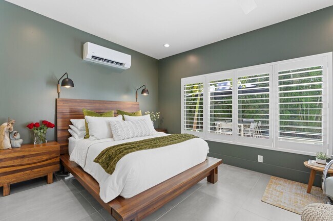 Building Photo - 450 NE 5th Cir