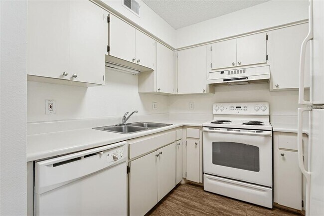 Building Photo - 2690 Coral Landings Blvd