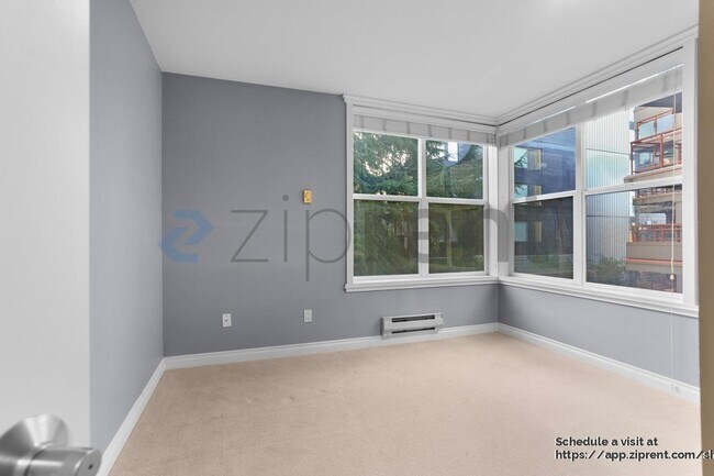 Building Photo - 717 E Denny Way