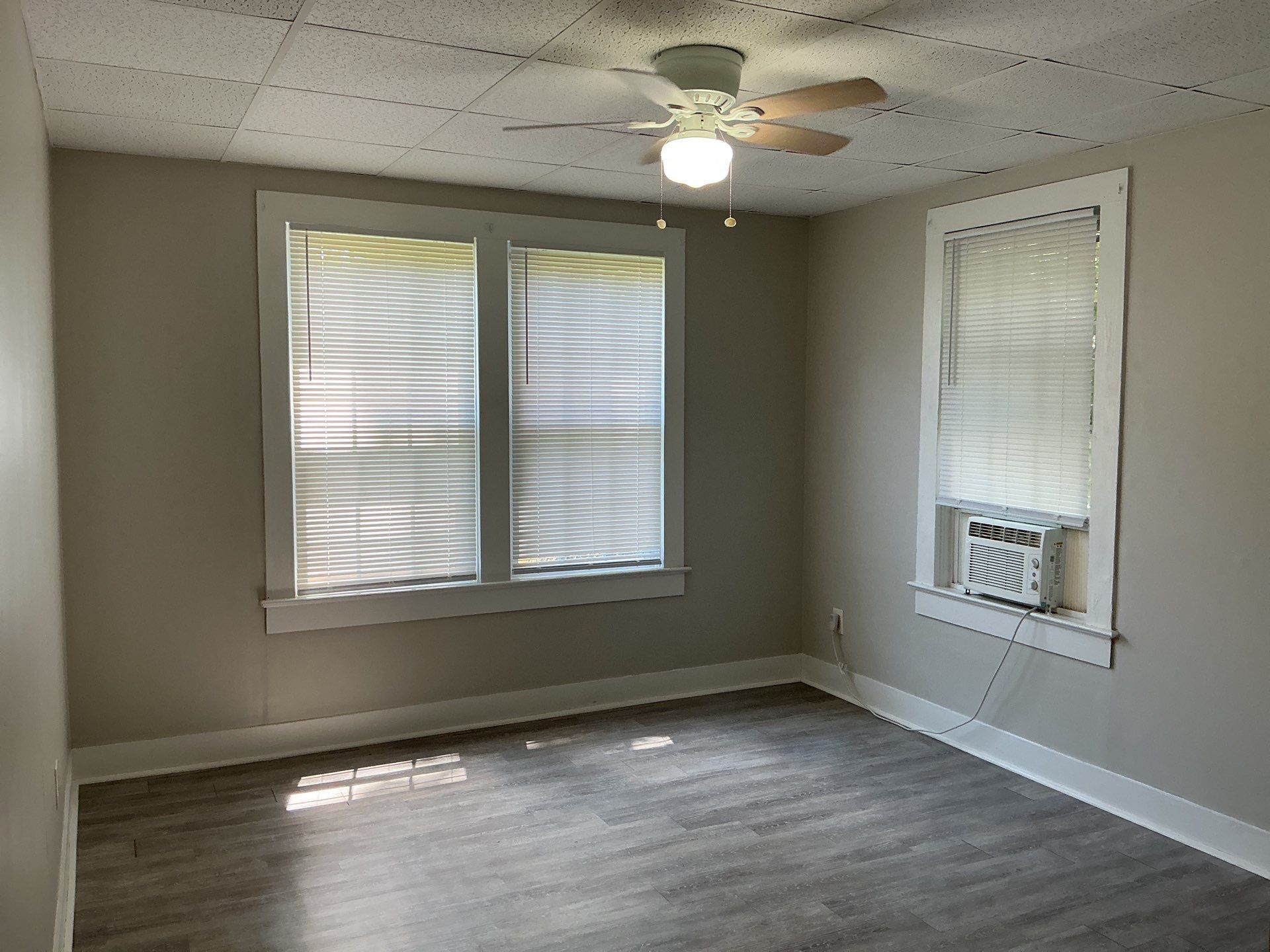 Building Photo - 405 N 16th Ave