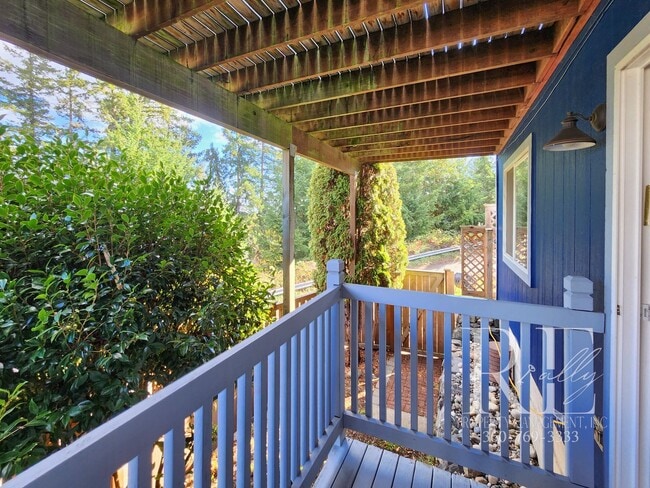 Building Photo - Rambler with 2-Car Garage, RV/Boat Parking...