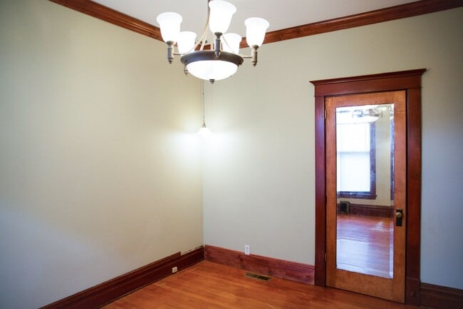 Building Photo - 3021 Knox Ave S