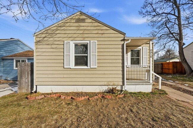 Building Photo - 3 Bed - 2 Bath home in Englewood!