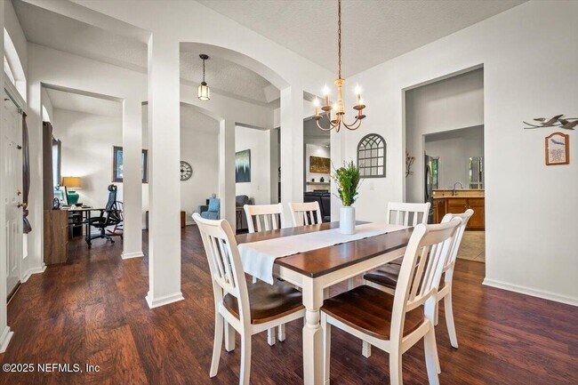 Building Photo - 86198 Meadowwood Dr