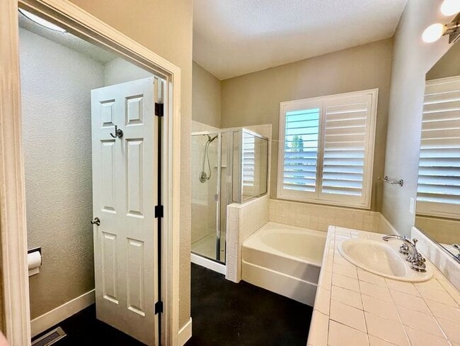 Building Photo - 6350 Cedar Waxwing Ct
